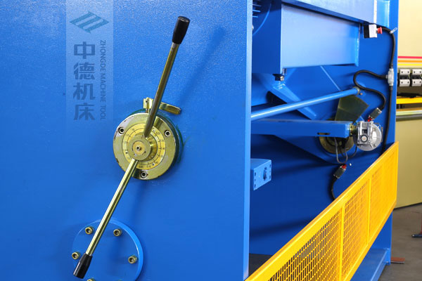 ZDSK-1632剪板機刀片間隙手動調(diào)節(jié)器，刻度清淅，調(diào)節(jié)省力又簡便.jpg
