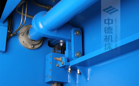ZDPK-8025配有中德公司最新型扭軸同步裝置，強(qiáng)度高，能調(diào)節(jié)，專利技術(shù).jpg
