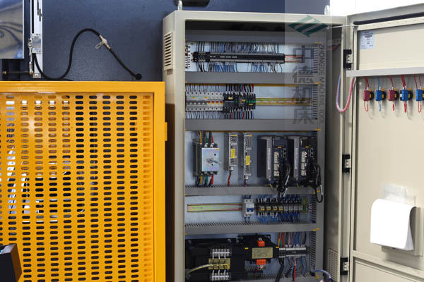ZDPE8025-ESTUN原廠適配電氣箱總成，抗干擾能力強(qiáng)，電氣運(yùn)行穩(wěn)定.jpg