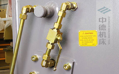 ZDS-432整機(jī)所有液壓管線均采用卡套式接頭，耐高壓，更換便捷.jpg